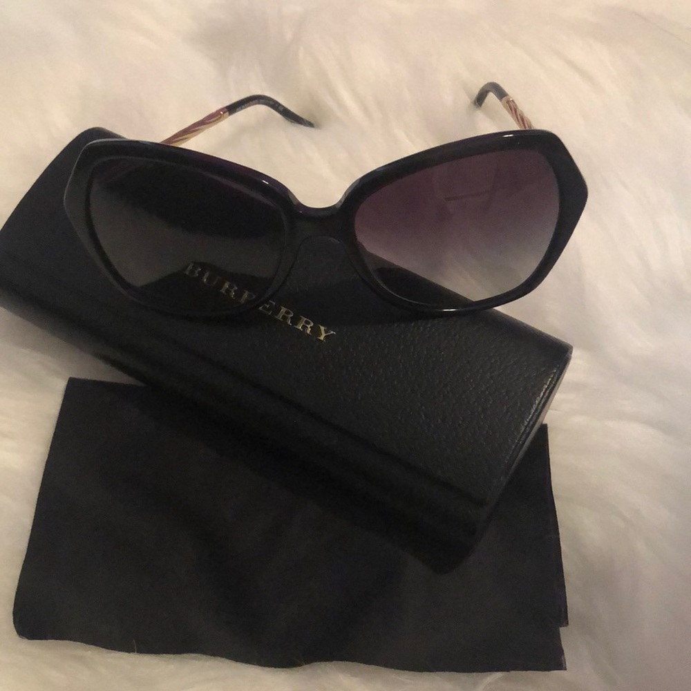 BURBERRY SUNGLASSES